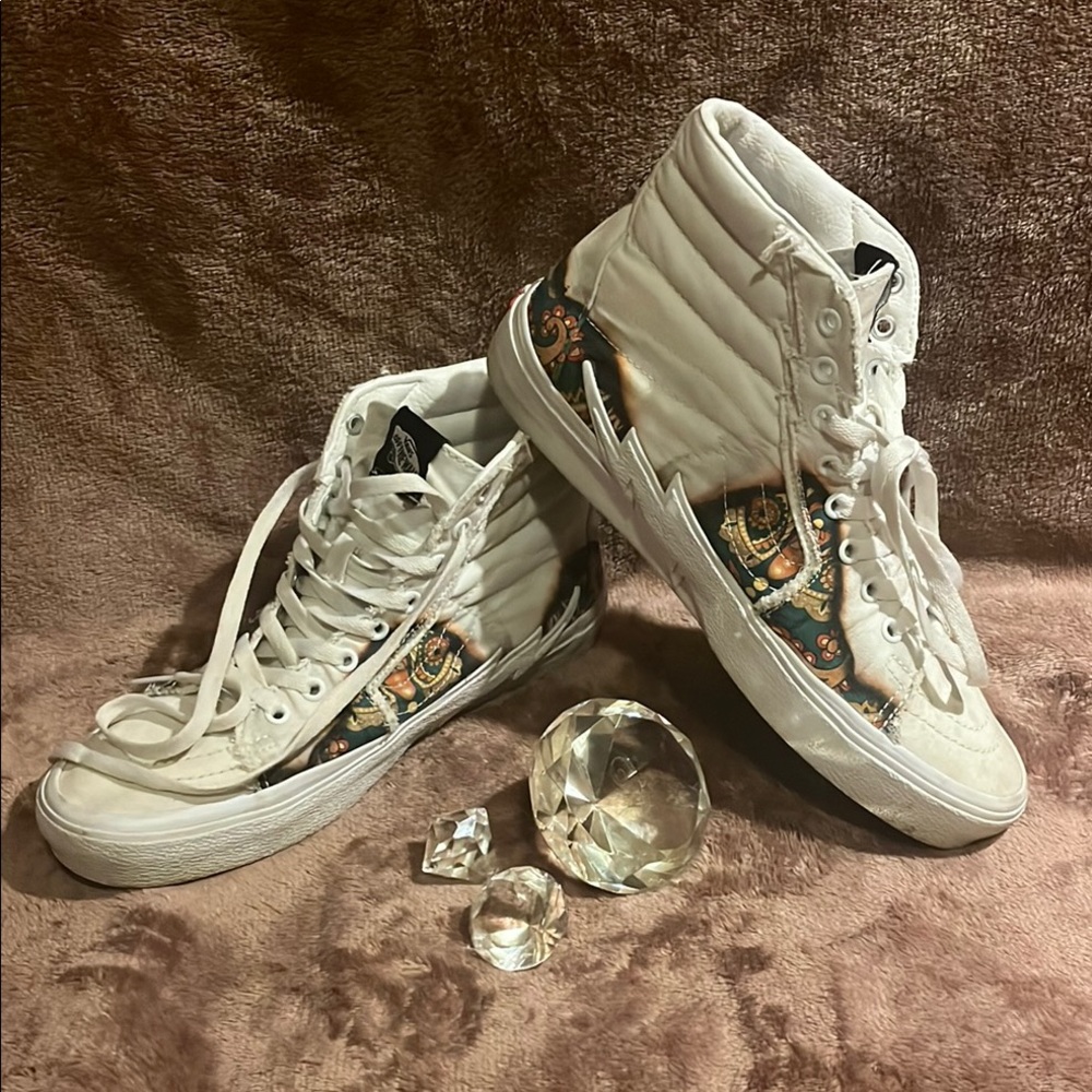 White/Paisley/Lightning Bolt High-Top Vans sz 10